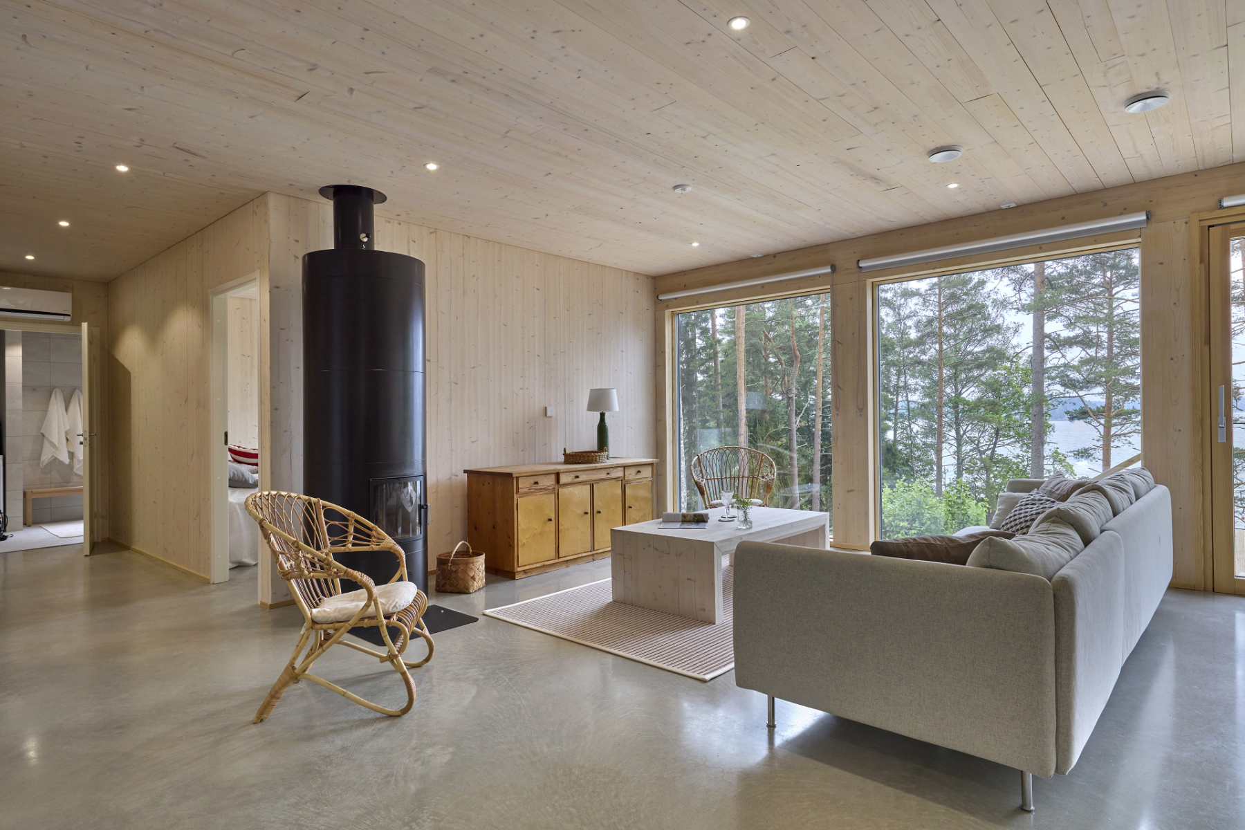 Світло і ритм життя у дерев’яному домі Finnlog