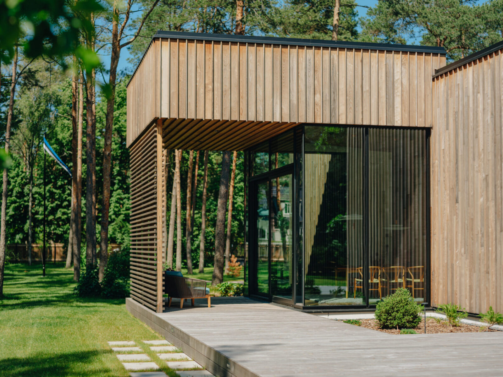 Дерев’яний дім як актив — текстура деревини та тераса